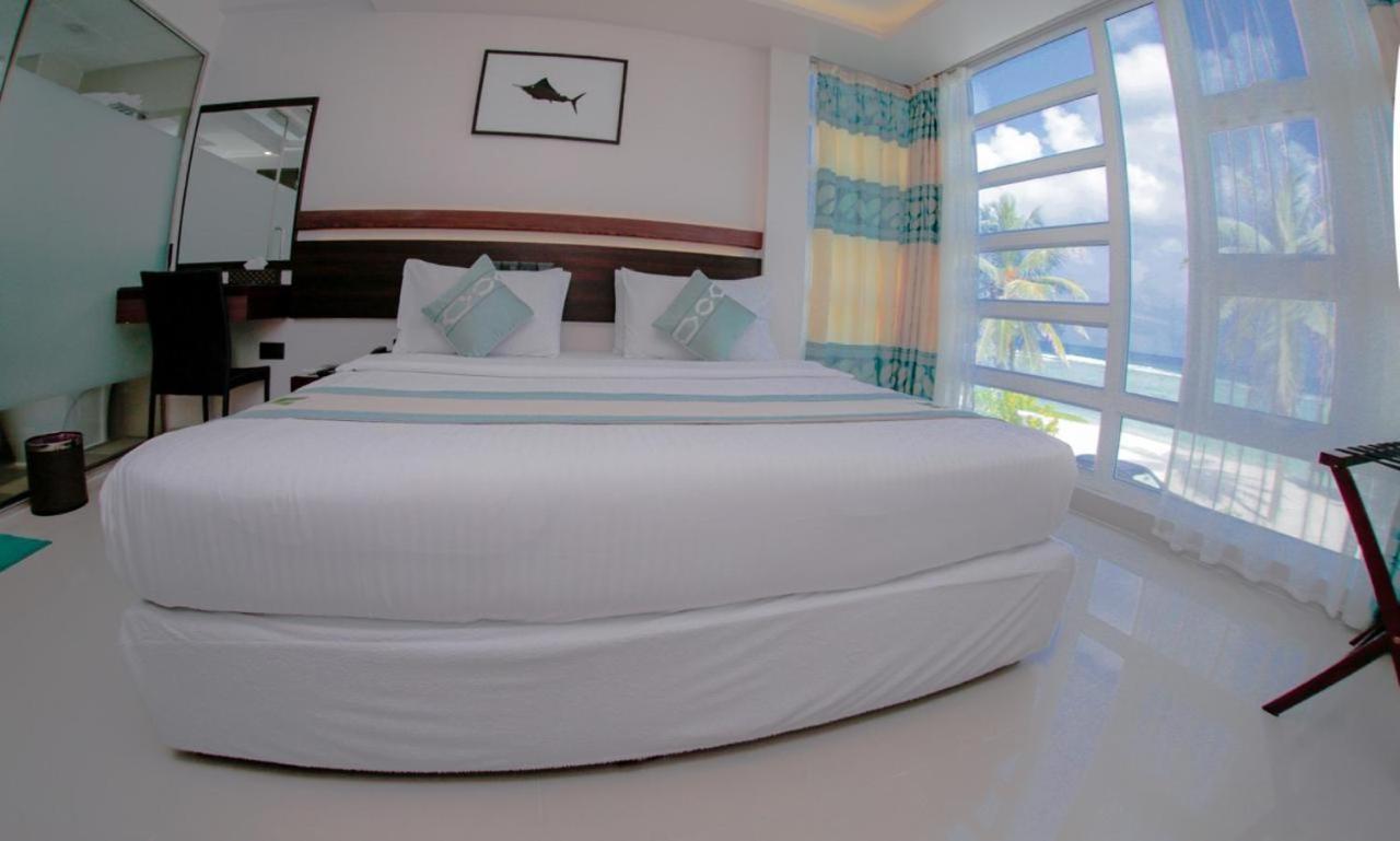 The White Harp Beach Hotel Malé Exterior foto