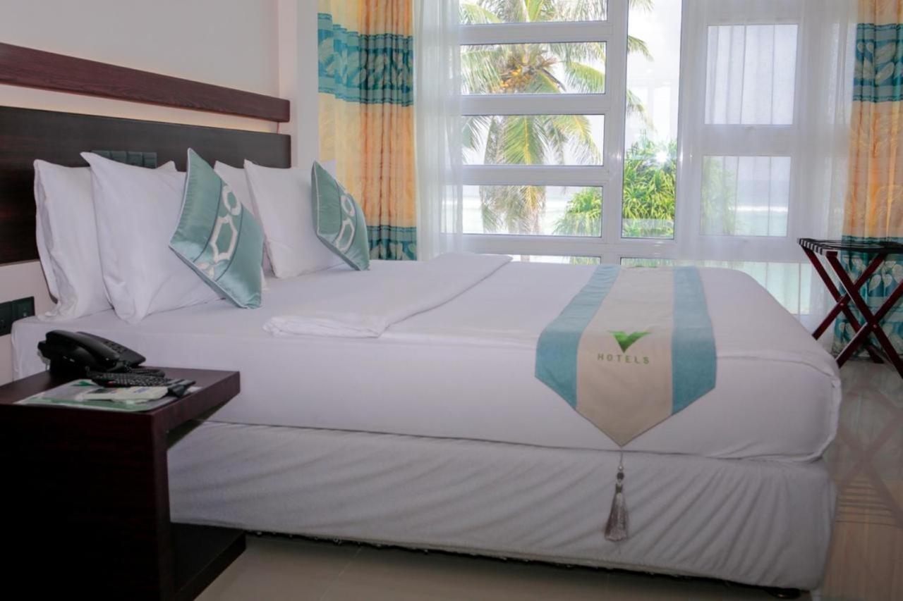 The White Harp Beach Hotel Malé Exterior foto