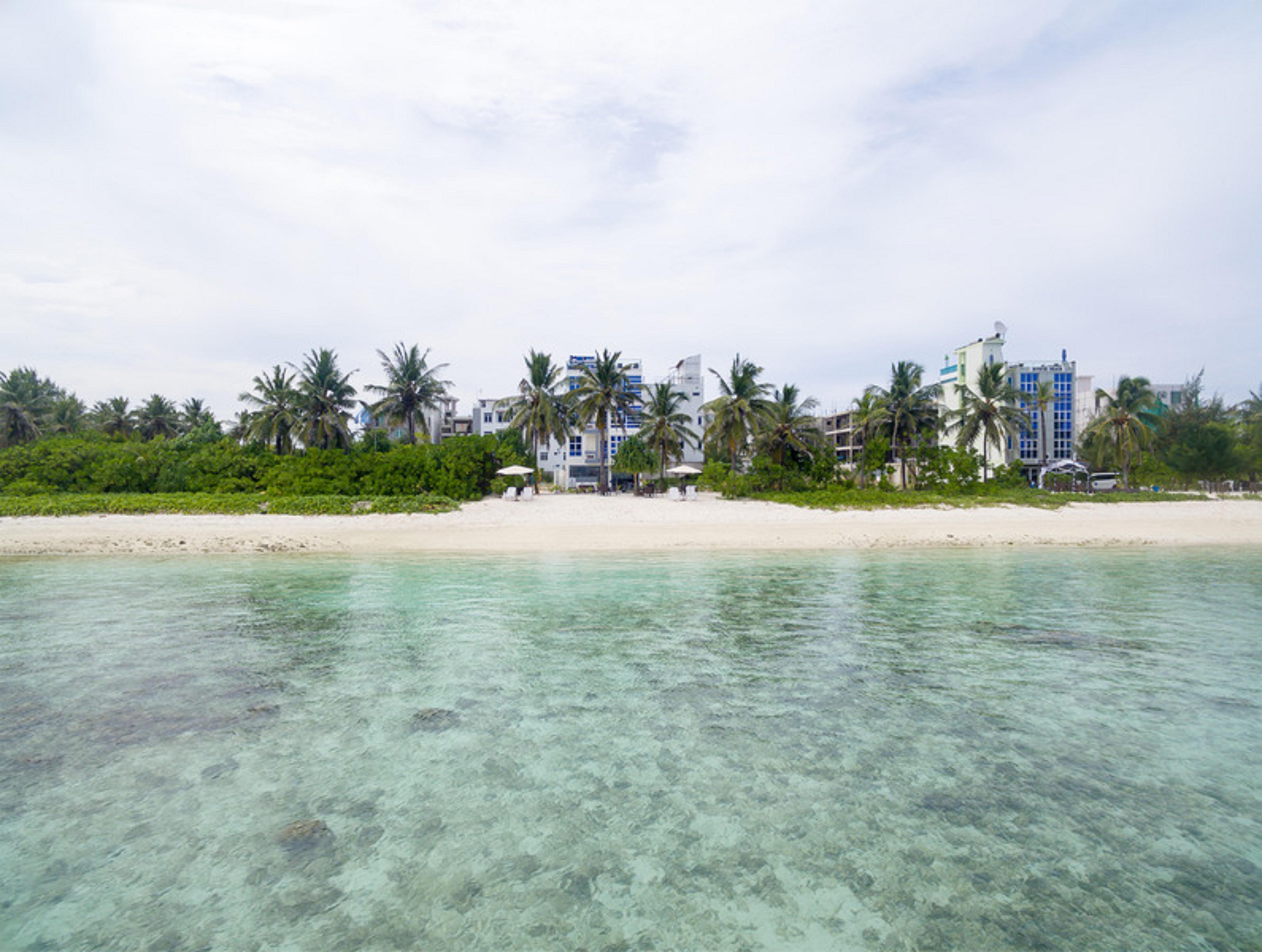 The White Harp Beach Hotel Malé Exterior foto