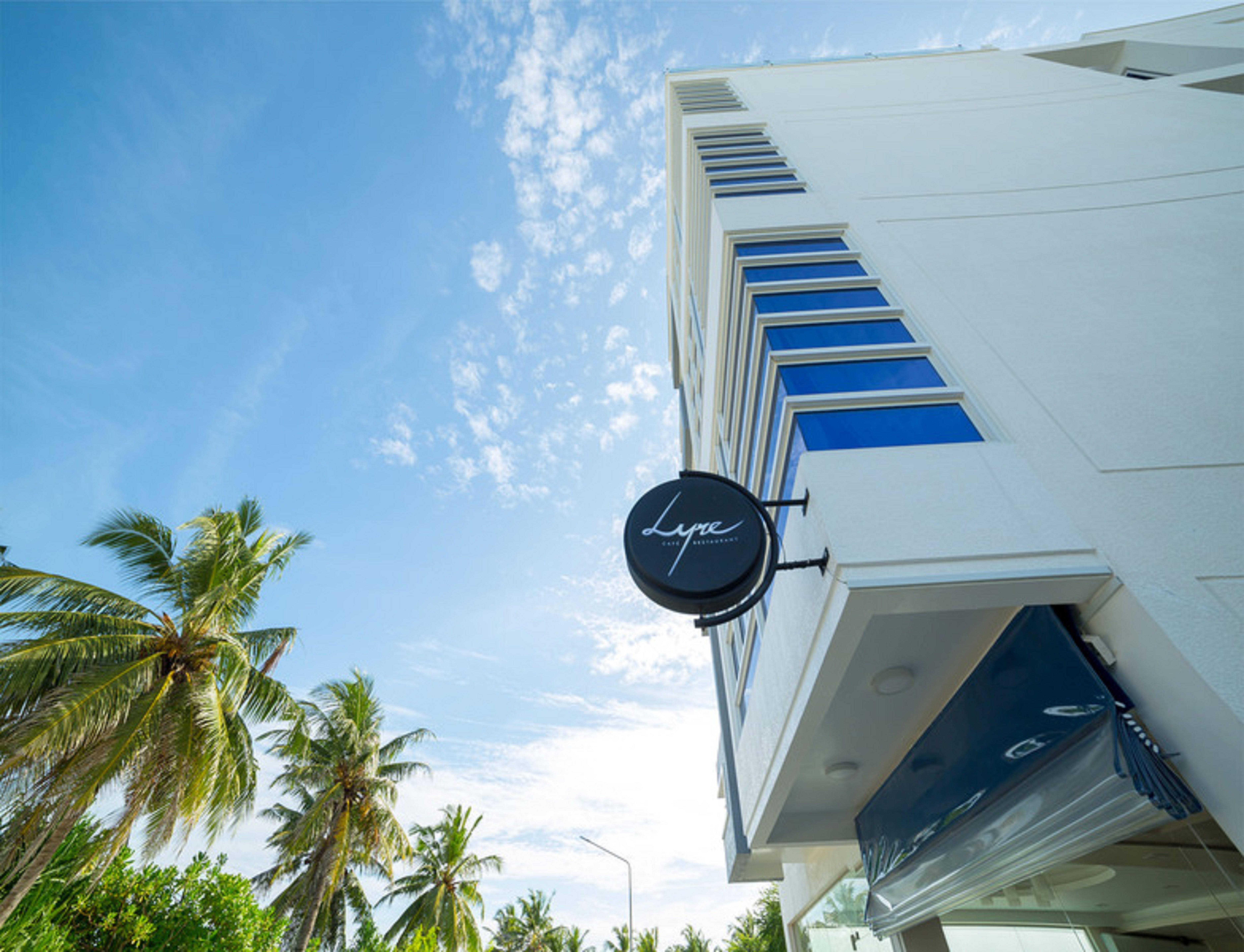 The White Harp Beach Hotel Malé Exterior foto