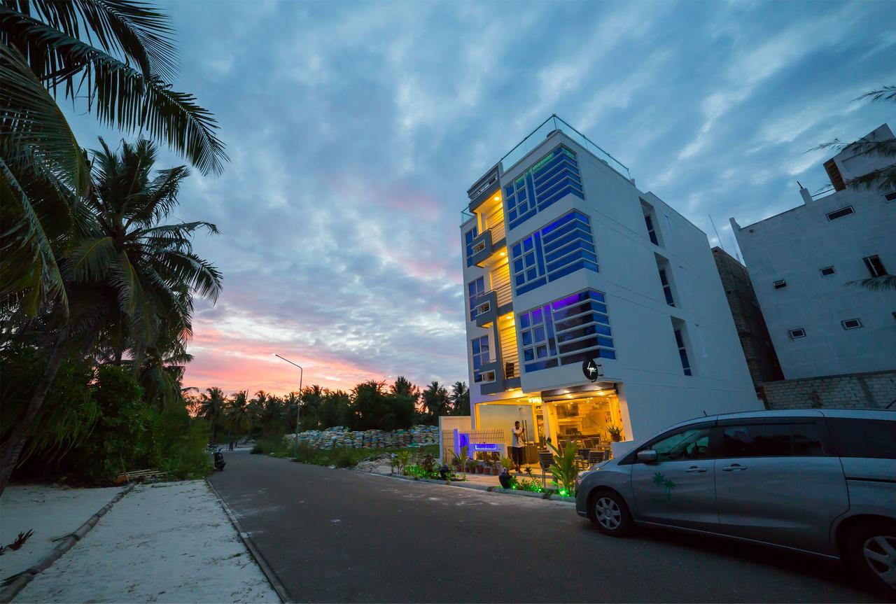 The White Harp Beach Hotel Malé Exterior foto