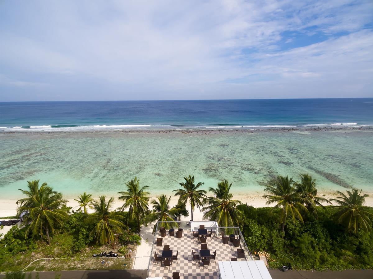 The White Harp Beach Hotel Malé Exterior foto