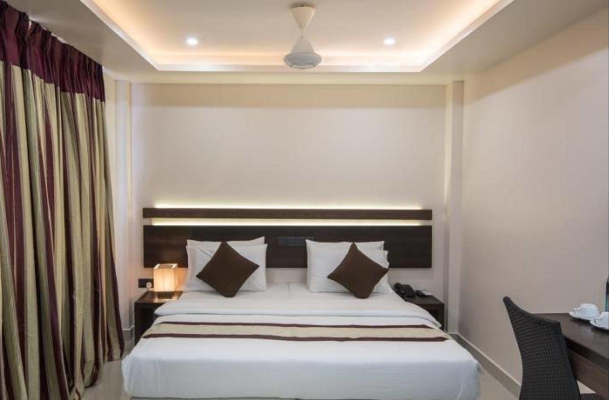 The White Harp Beach Hotel Malé Exterior foto