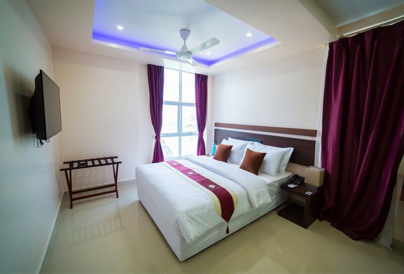 The White Harp Beach Hotel Malé Exterior foto